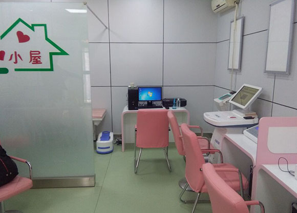 廣西賀州市衛(wèi)計局參觀“健康小屋” 廣西賀州市衛(wèi)計局參觀“健康小屋”